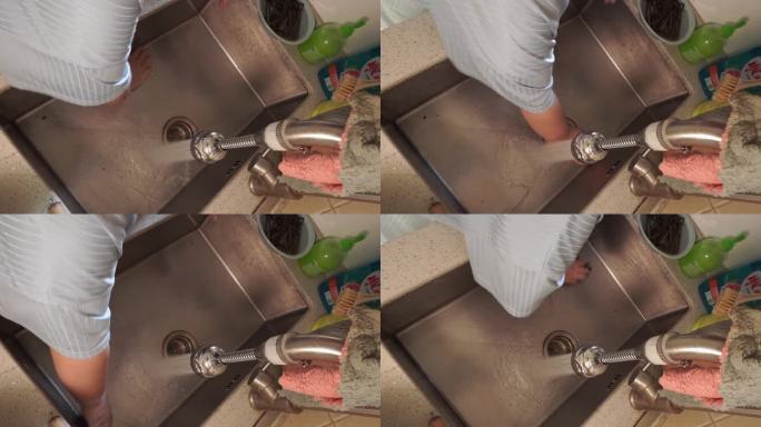 清理洗碗池做家务 (2)