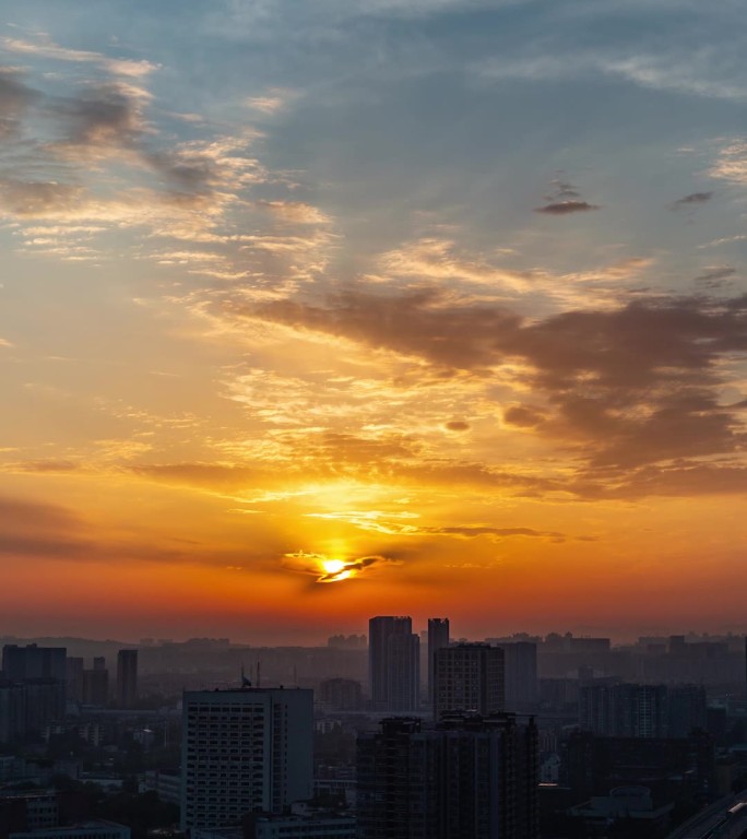 城市天亮建筑剪影城市日出朝霞彩霞竖屏版