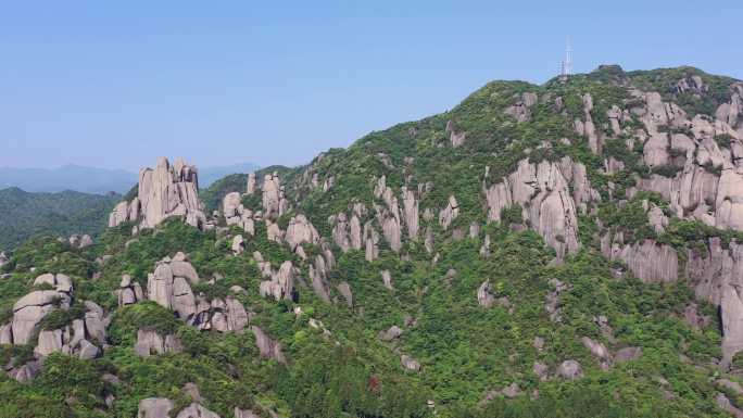 航拍晴朗天空下的5A级福建宁德太姥山景区