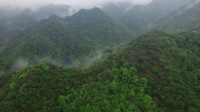 航拍大山云雾