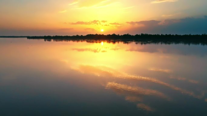 河面湿地夕阳-黄河落日航拍