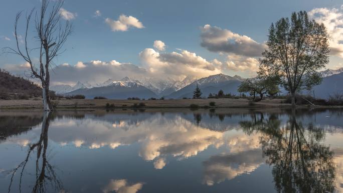 4K云南迪庆德钦雪达湖梅里雪山日落延时