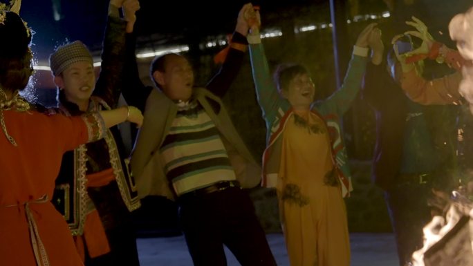少数民族篝火晚会 侗族舞蹈 民族团结