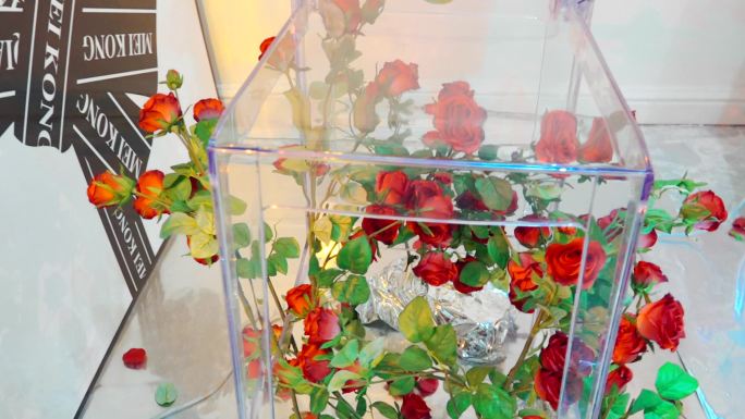 玫瑰花塑料凳子装饰布置