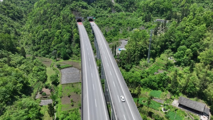 航拍山区高速4K