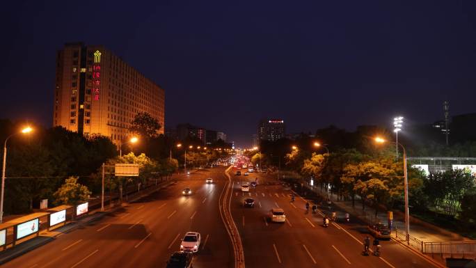 夜幕下的城市街道延时摄影