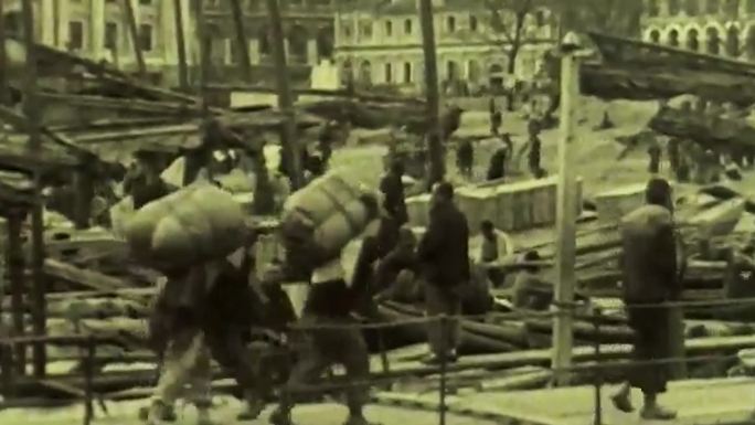 20年代武汉汉口租界码头运输