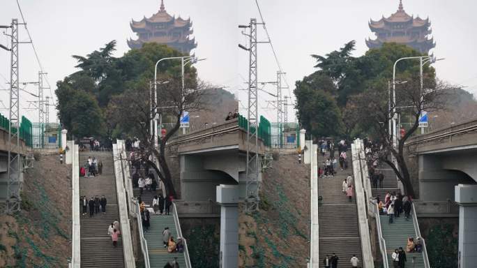 长江大桥上桥处人流