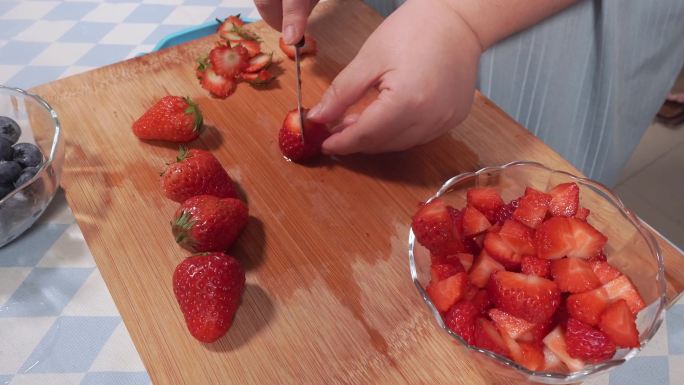去草莓蒂处理水果 (3)