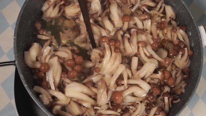 水煮蟹味菇炒蘑菇 (3)