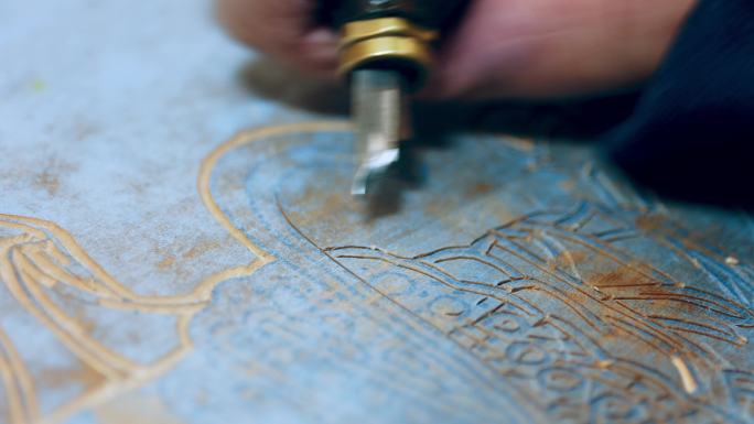传统模板雕刻杨家埠年画刻板手艺人刻刀雕版