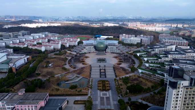 南京 栖霞区文苑路 南京财经大学 金鹰湖