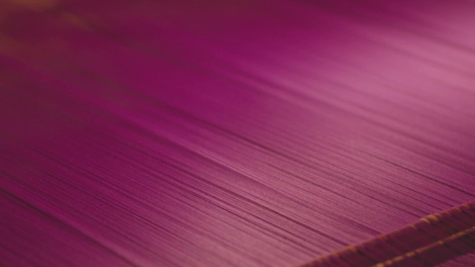 丝滑的紫色纱线