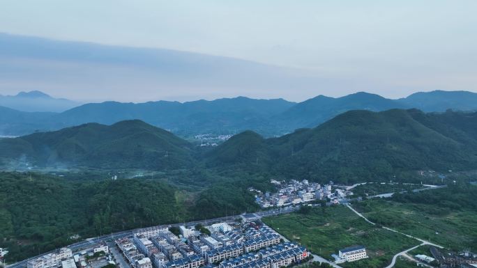 群山环绕夕阳青山风景航拍360度旋转高空