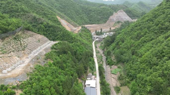 在建高速公路建设工地