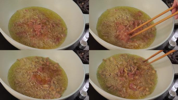 热锅热油下入腌制的鸡丁 (3)