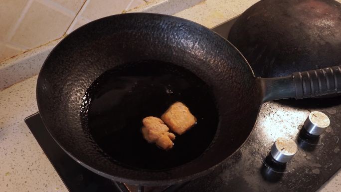 热油炸鸡块鸡米花 (1)
