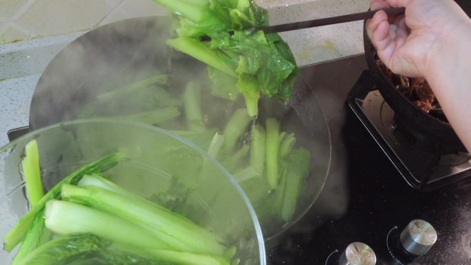 小白菜出锅切段 (2)