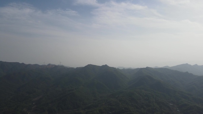 上升山林山路远方风力发电