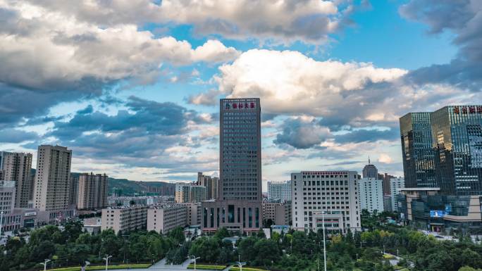 平凉城上空航拍大景延时白云翻滚蓝天