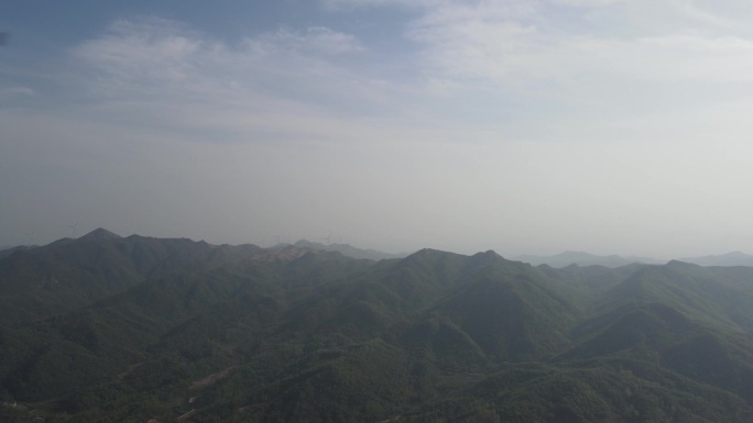 山林山路远方风力发电前飞2