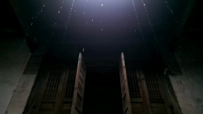 古风意境  瓦檐滴水升格慢镜头