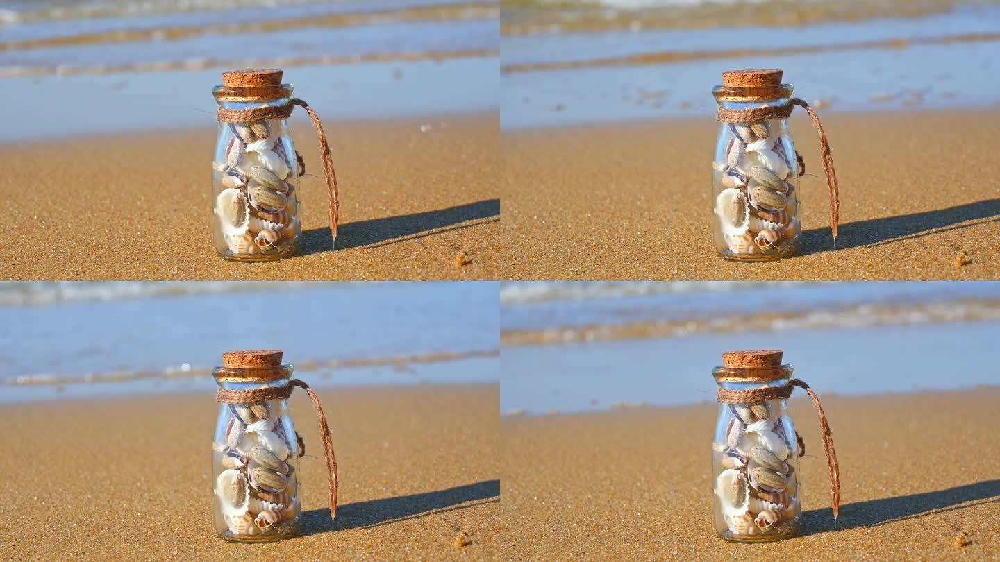 海边旅行时在海滩上捡贝壳和海螺漂流瓶
