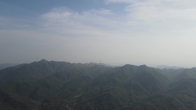 山林山路远方风力发电横移