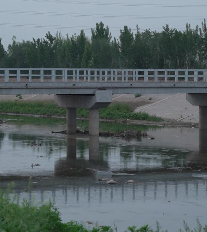 乡村 小桥 河水 行人