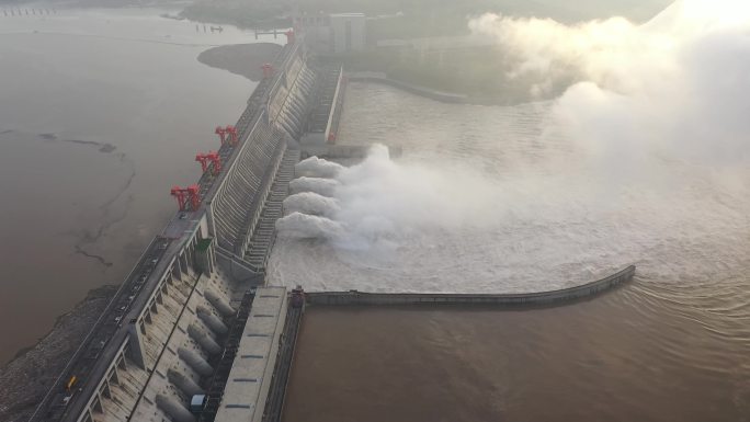 三峡大坝泄洪2