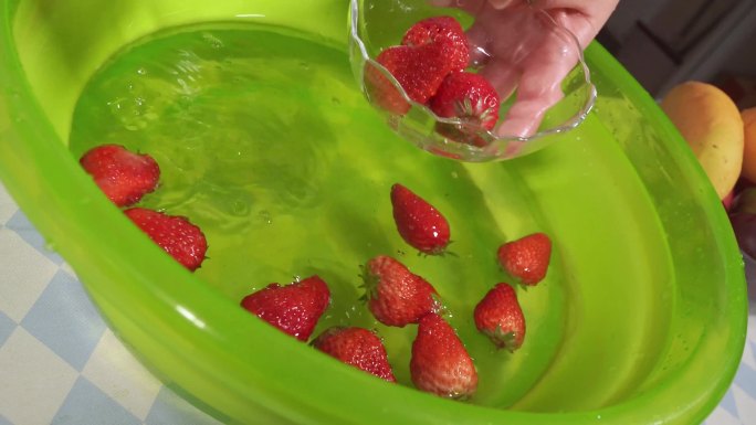 鲜果草莓清洗处理 (3)