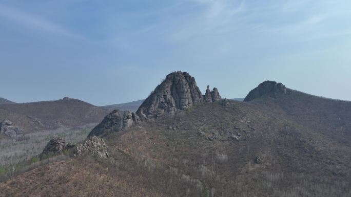 初夏的巴林喇嘛山