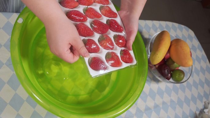 鲜果草莓清洗处理 (1)