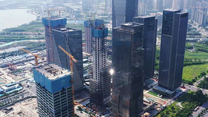 深圳前海CBD已初具规模但许多大楼在修建