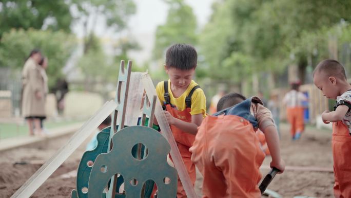 小朋友玩泥巴 彩绘 童趣幼儿园