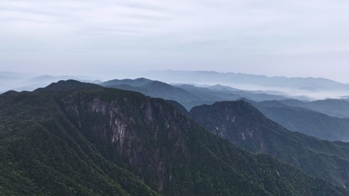 华南第一高峰桂林猫儿山上的云和雾