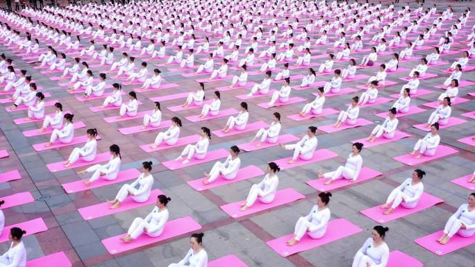 岳阳千人一起做瑜伽公益活动
