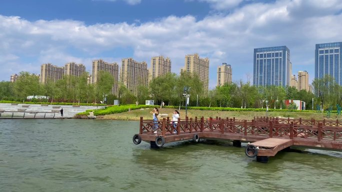 太原晋阳湖公园蓝天白云情感