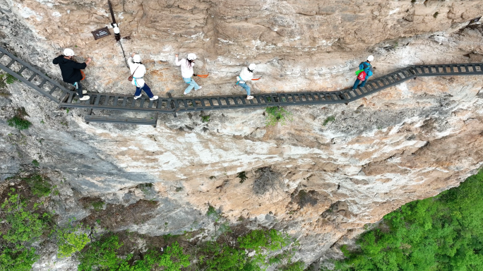 张家界大峡谷飞拉达攀岩-户外岩壁探险