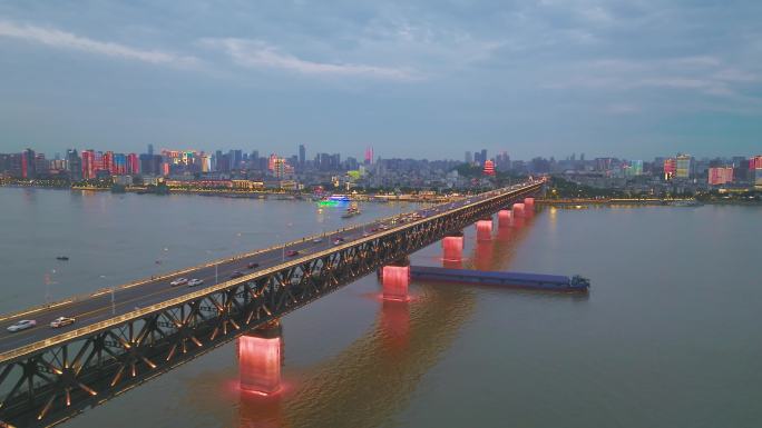 4k航拍夜色中长江大桥