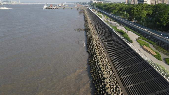 长江河堤礁石护水墙江浪水4K航拍原素材