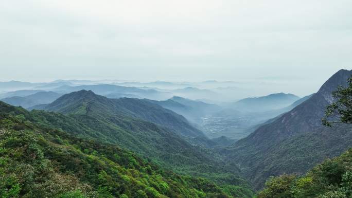 华南第一高峰桂林猫儿山上的云和雾