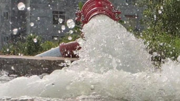 抽地下水井水利抗旱水管出水出水道口流春灌