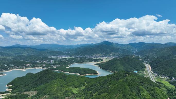 青山绿湖群山环绕闽南夏日风景古田翠屏湖