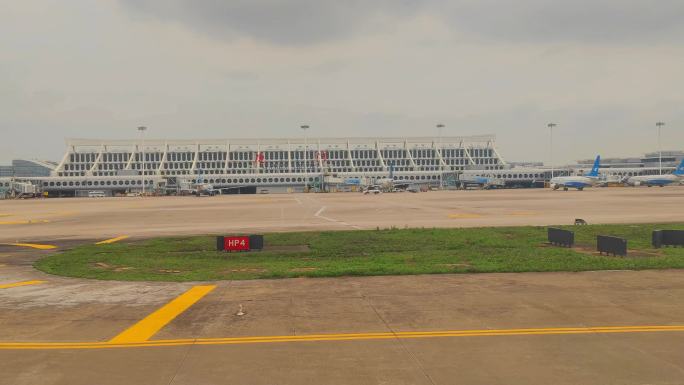 福建厦门高崎国际机场停机坪上的航班