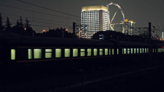 上海莘庄地铁与火车