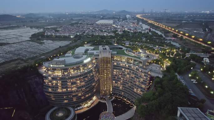 上海佘山世茂洲际酒店上海世茂深坑秘境夜景