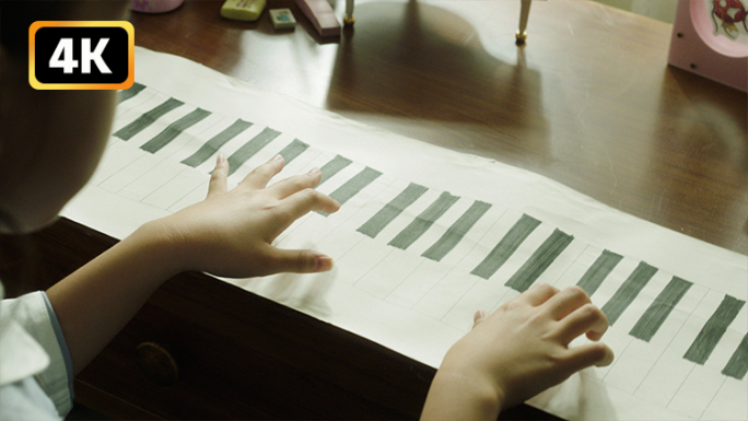 【原创4K】小孩认真学钢琴