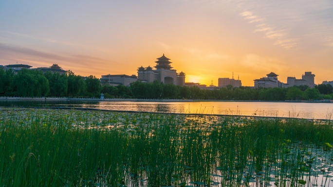 北京西站日出朝霞