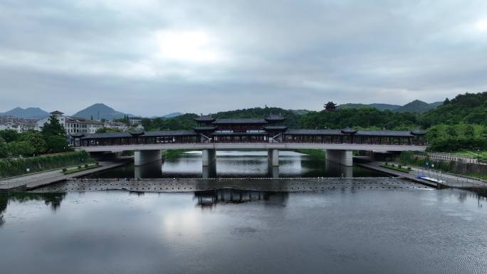 航拍宁海县城大溪兴宁廊桥早晨水面倒影